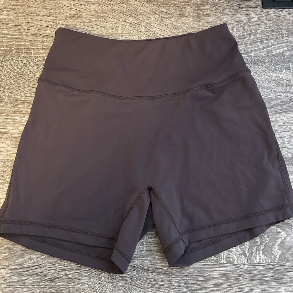 alphalete pulse surge shorts- obscure grey, size medium